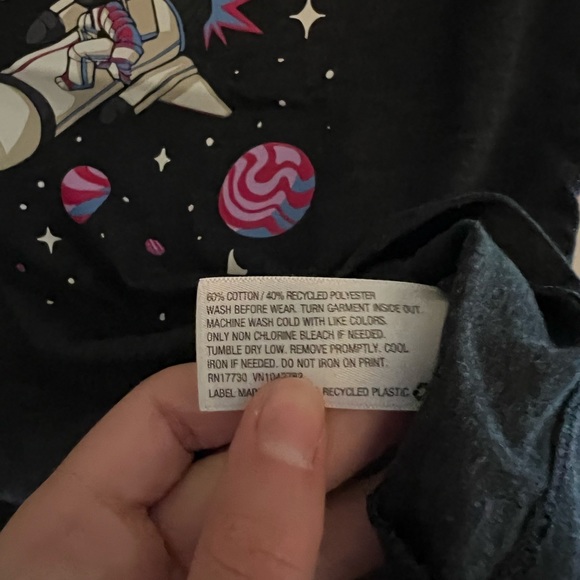 ▫️CAT & JACK: Boy’s size M, charcoal short sleeve t-shirt w/space theme▫️ - Picture 3 of 5